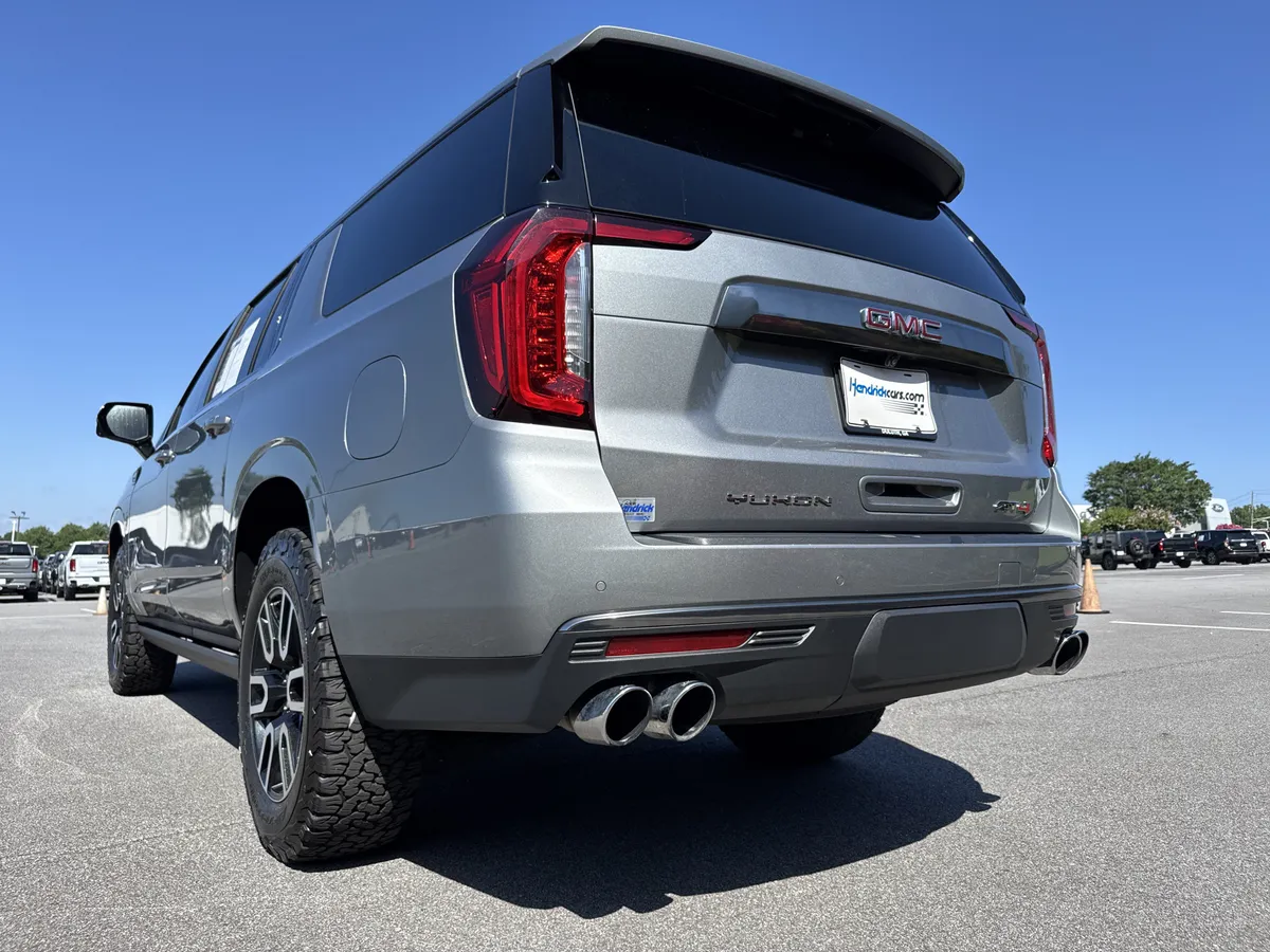2023 GMC Yukon XL AT4 thumbnail 7