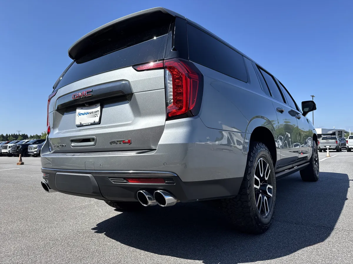 2023 GMC Yukon XL AT4 thumbnail 9