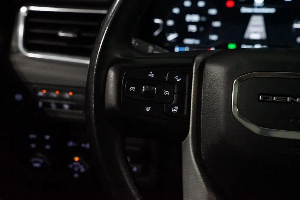 2023 GMC Yukon XL Denali thumbnail 14