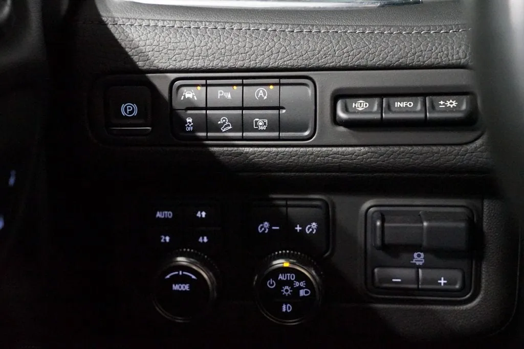 2023 GMC Yukon XL Denali thumbnail 23