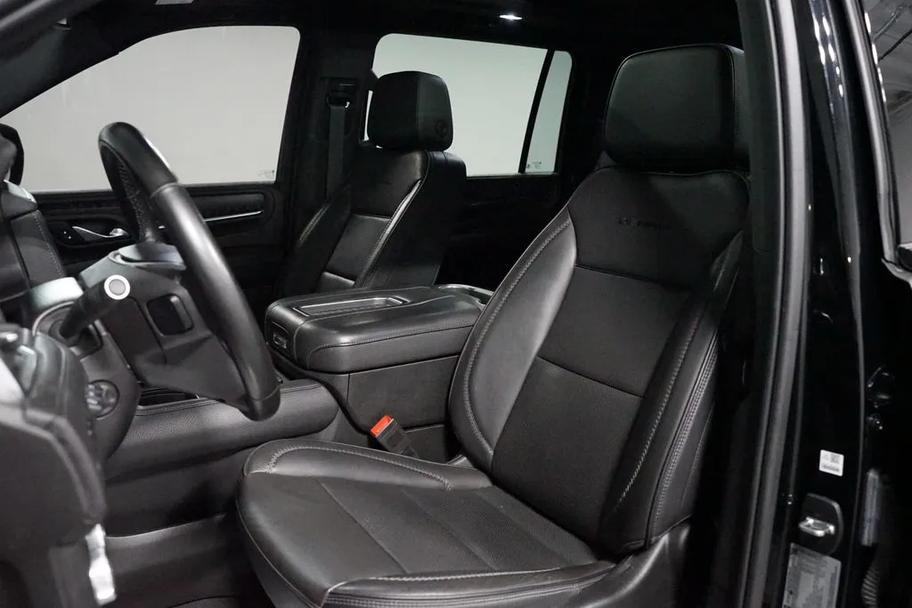 2023 GMC Yukon XL Denali thumbnail 26