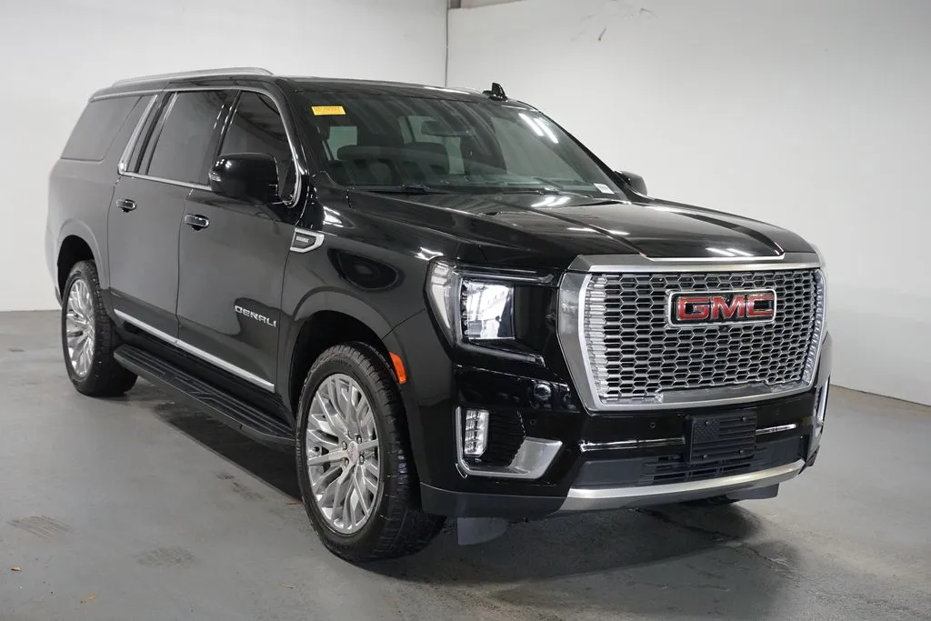 2023 GMC Yukon XL Denali thumbnail 3
