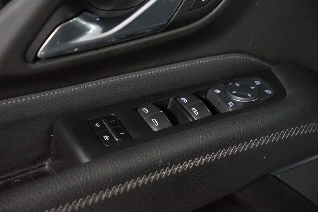 2023 GMC Yukon XL Denali thumbnail 31