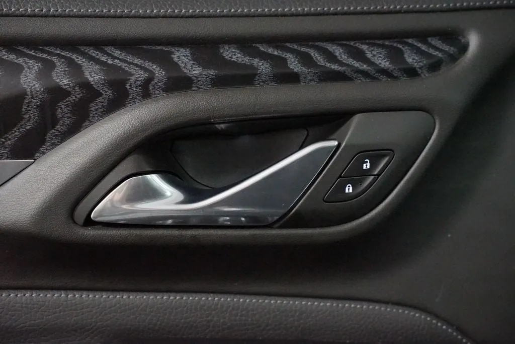 2023 GMC Yukon XL Denali thumbnail 32
