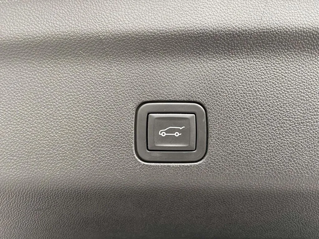 2023 GMC Yukon XL Denali thumbnail 11