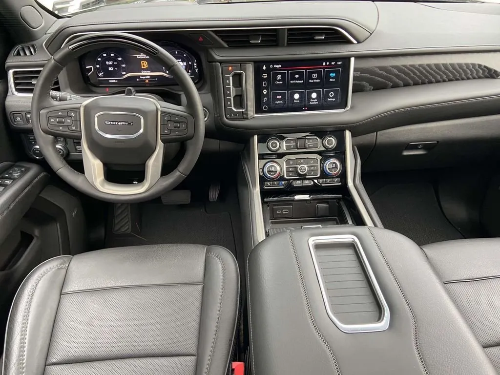 2023 GMC Yukon XL Denali thumbnail 12