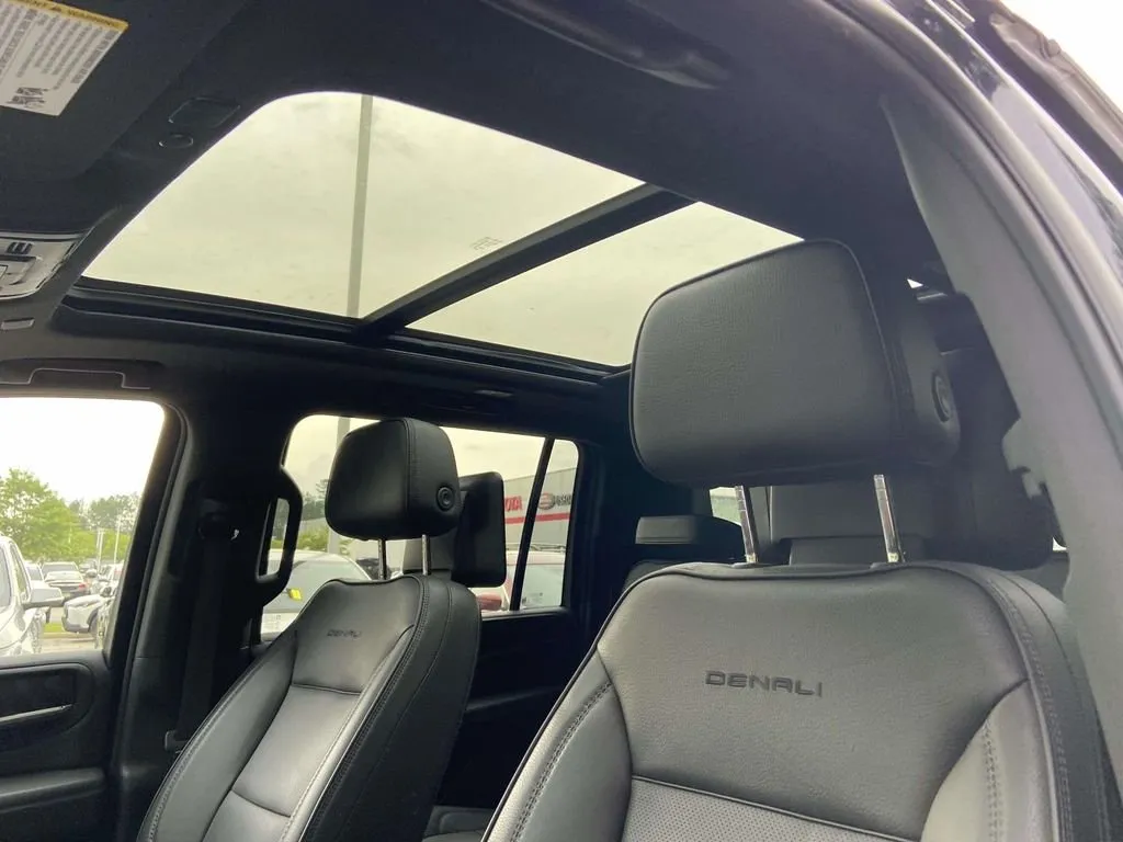 2023 GMC Yukon XL Denali thumbnail 23