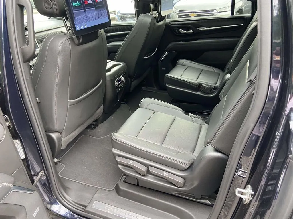 2023 GMC Yukon XL Denali thumbnail 24