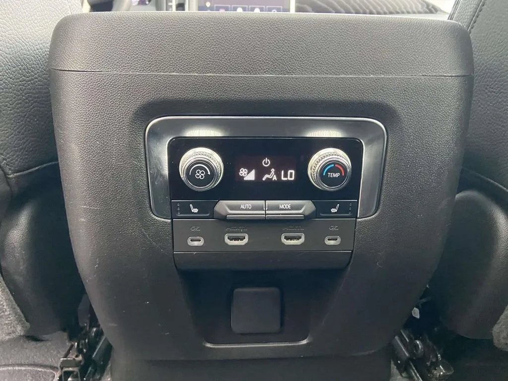 2023 GMC Yukon XL Denali thumbnail 25