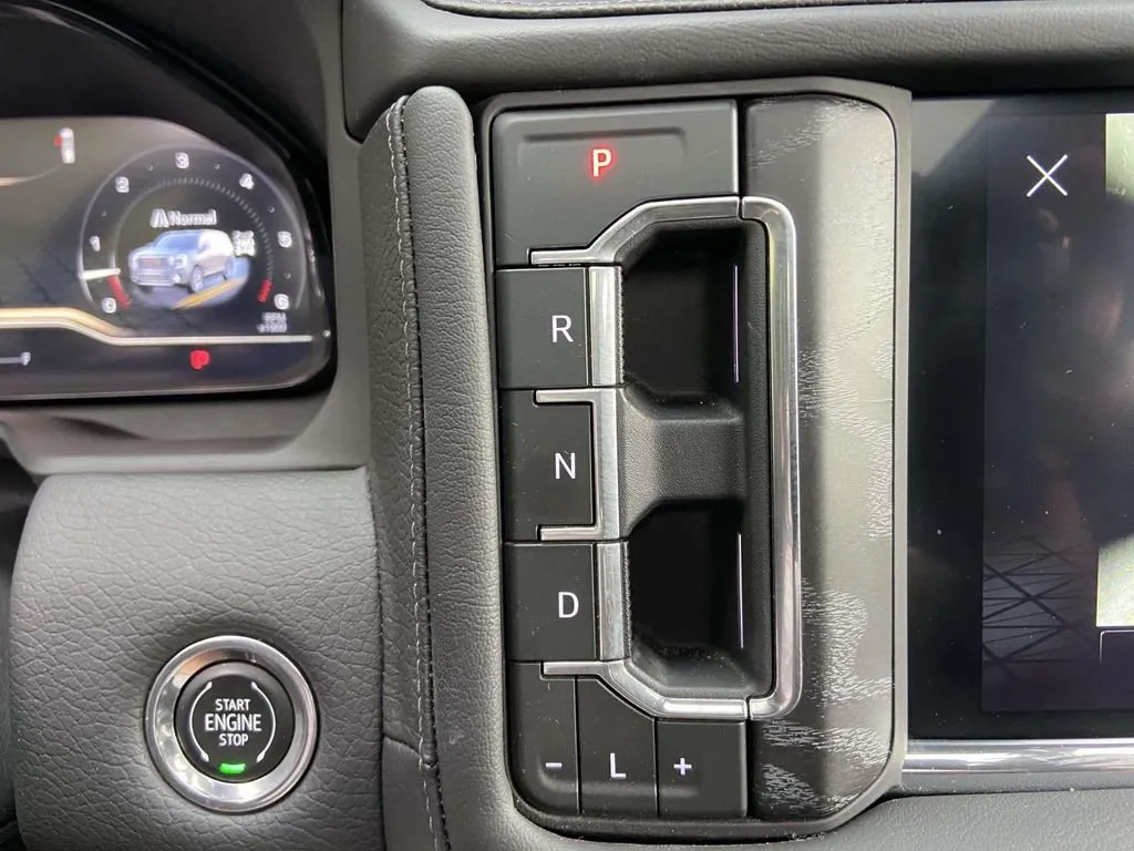 2023 GMC Yukon XL Denali thumbnail 30