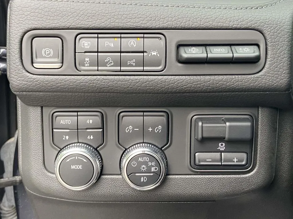 2023 GMC Yukon XL Denali thumbnail 33