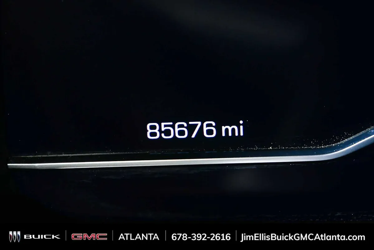 2023 GMC Yukon XL SLT thumbnail 17