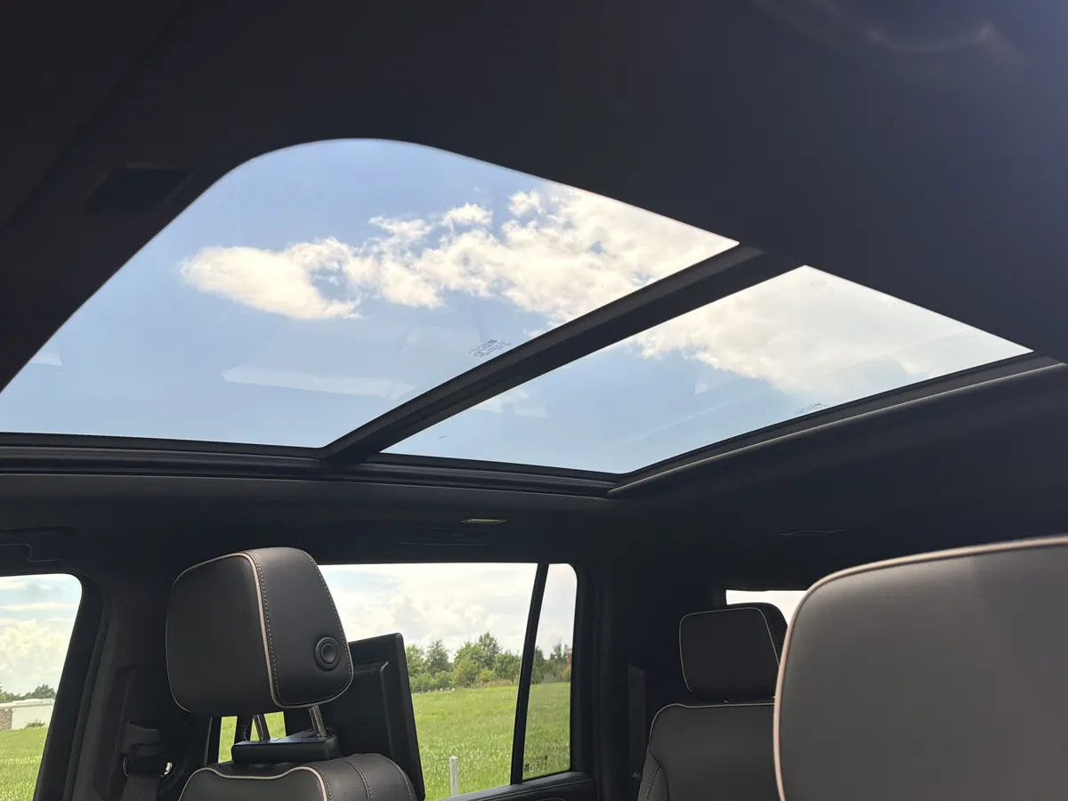 2023 GMC Yukon XL SLT thumbnail 10