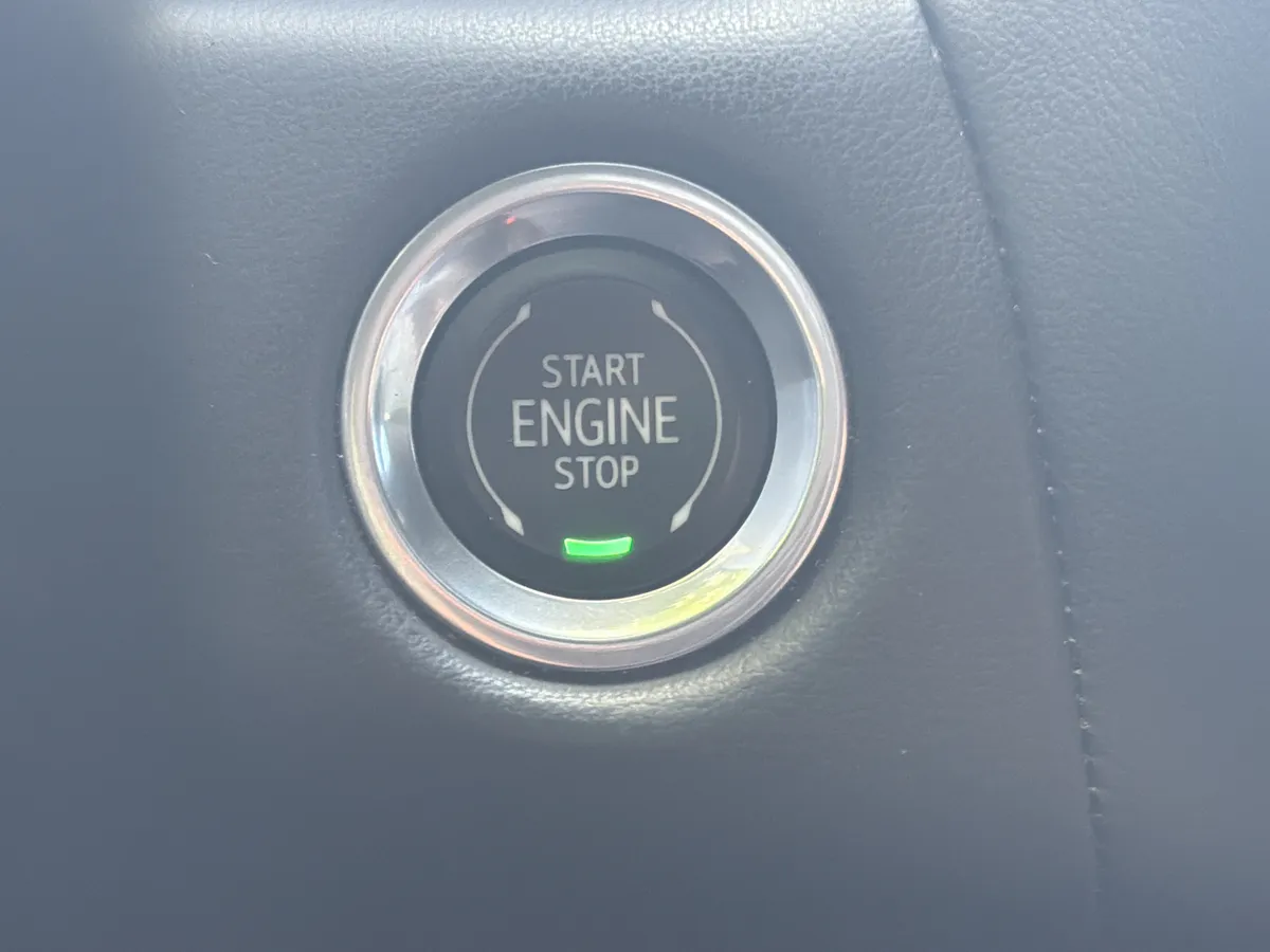 2023 GMC Yukon XL SLT thumbnail 14