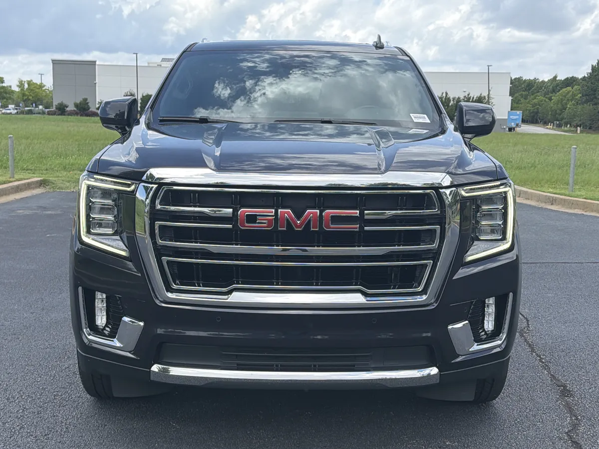 2023 GMC Yukon XL SLT thumbnail 2