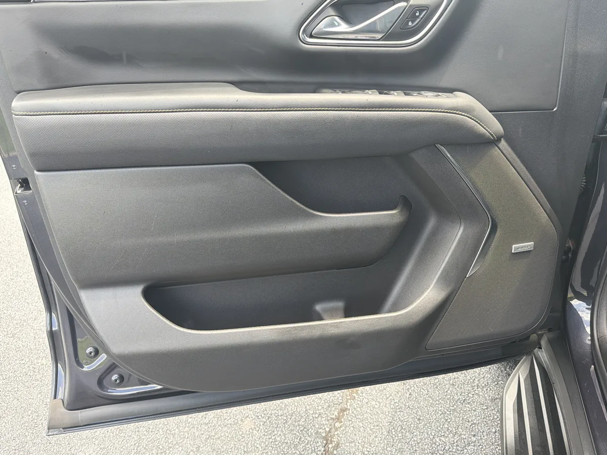2023 GMC Yukon XL SLT thumbnail 21