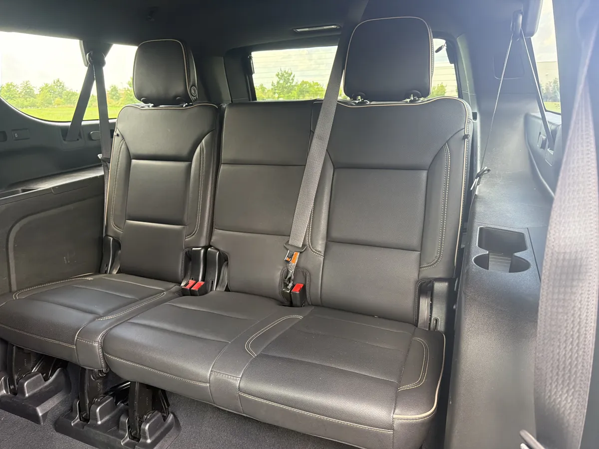 2023 GMC Yukon XL SLT thumbnail 26