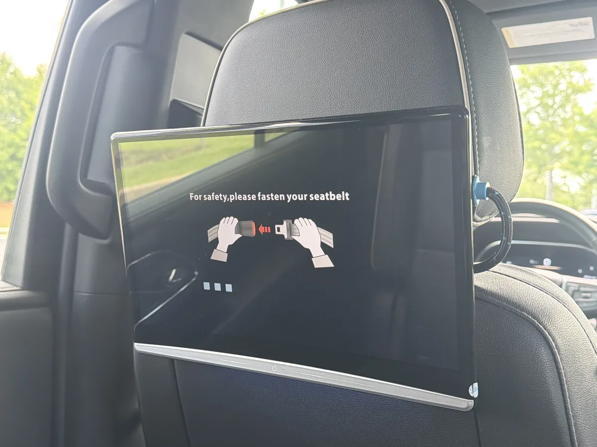 2023 GMC Yukon XL SLT thumbnail 27
