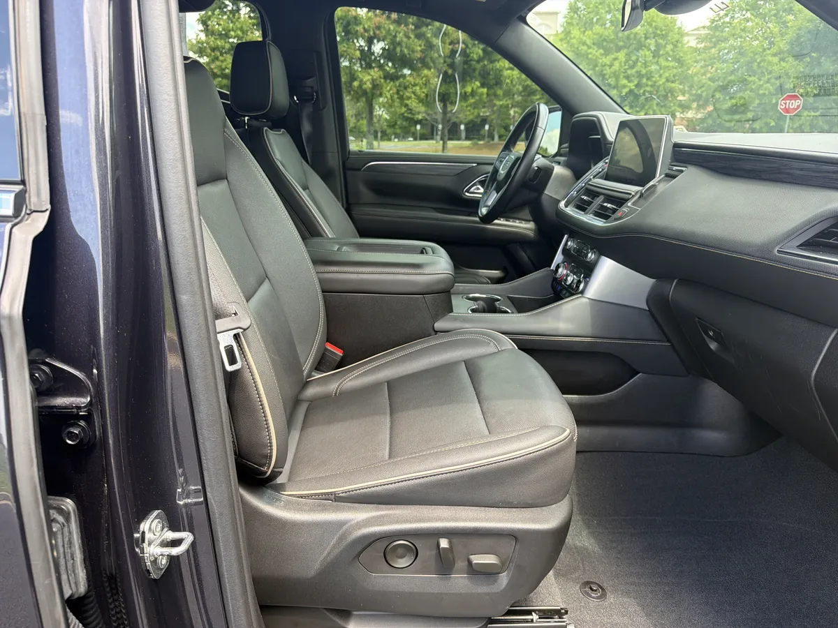 2023 GMC Yukon XL SLT thumbnail 30