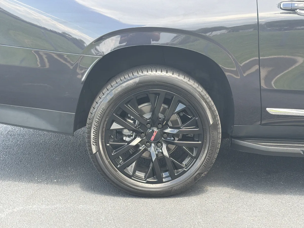 2023 GMC Yukon XL SLT thumbnail 33