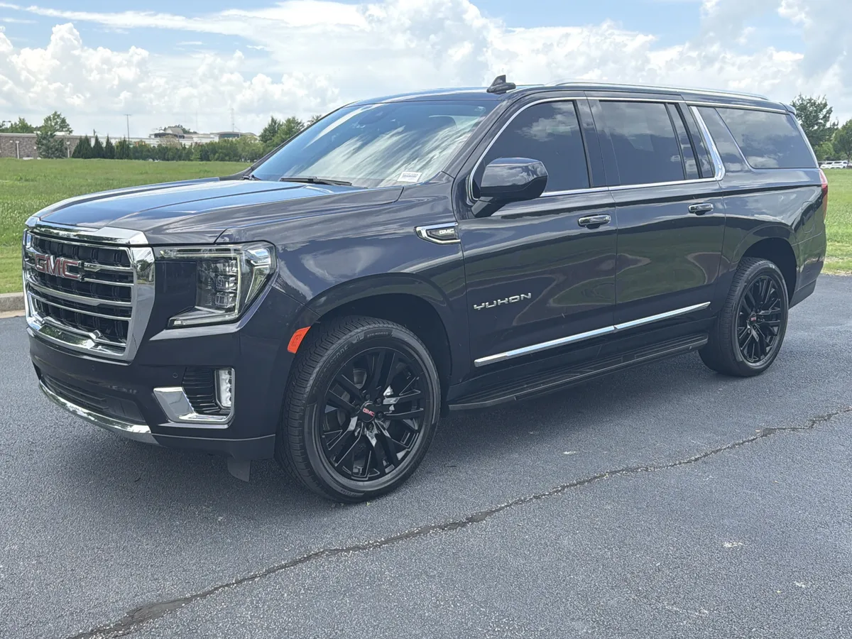 2023 GMC Yukon XL SLT thumbnail 4
