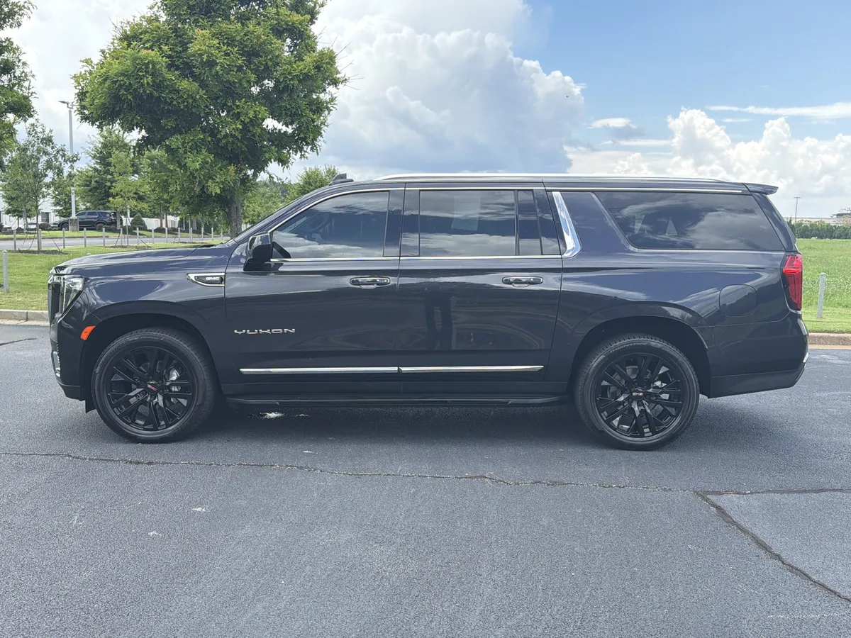 2023 GMC Yukon XL SLT thumbnail 5