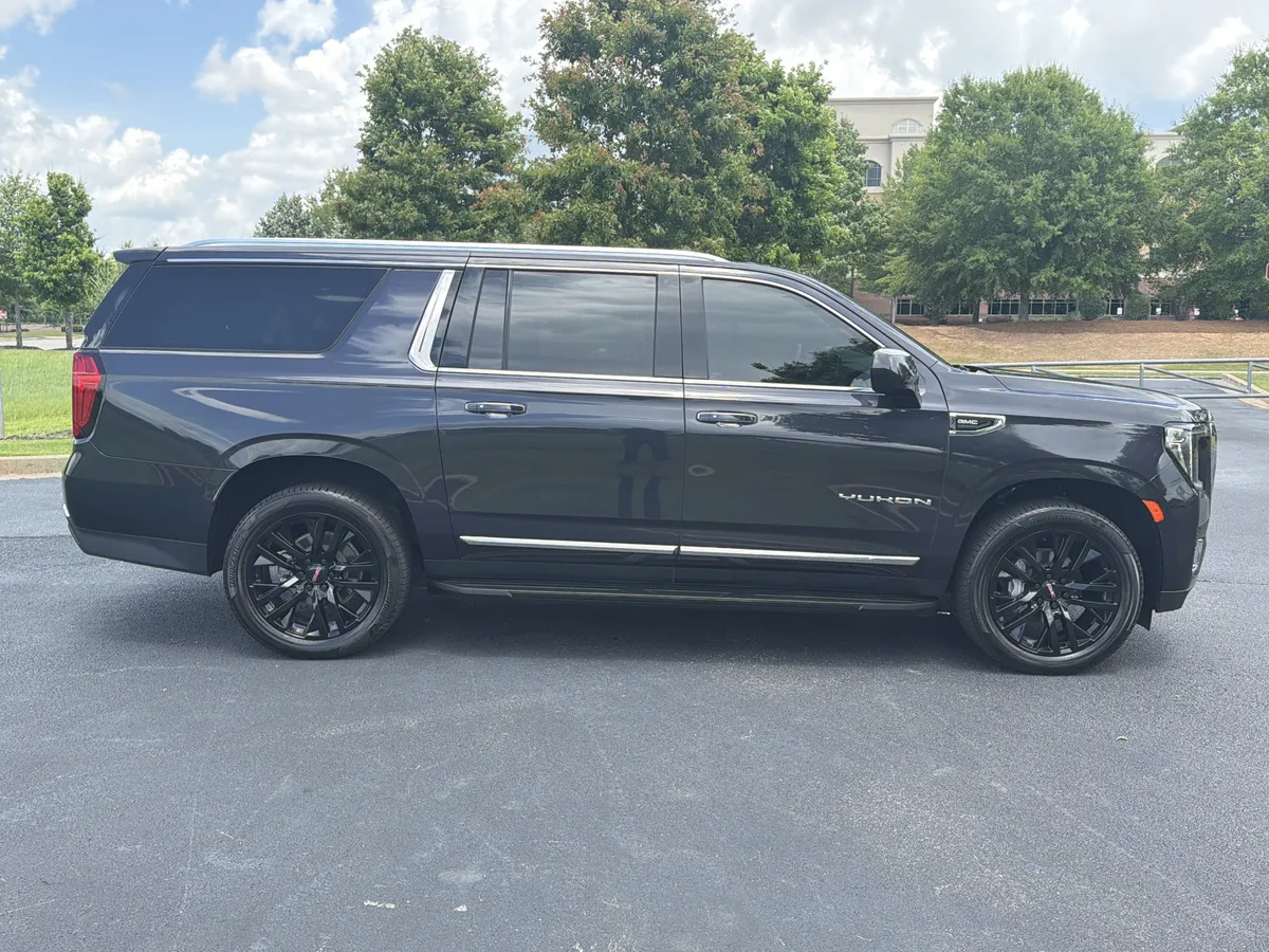 2023 GMC Yukon XL SLT thumbnail 9