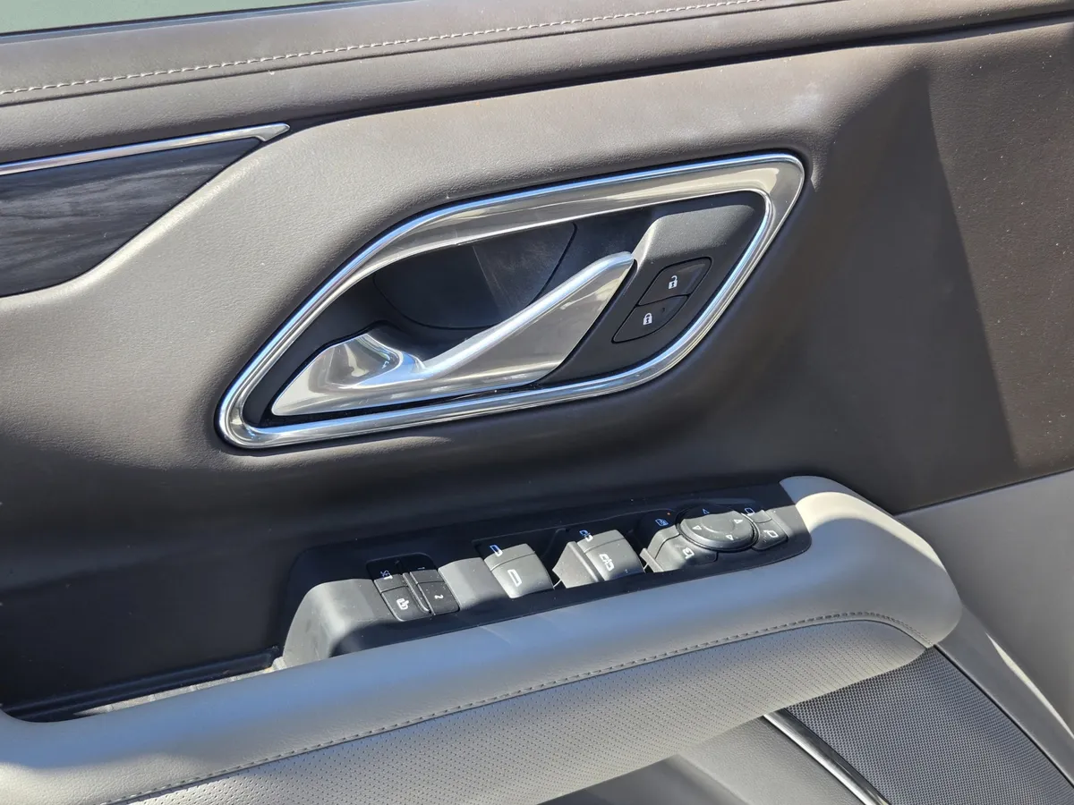 2023 GMC Yukon XL SLT thumbnail 12