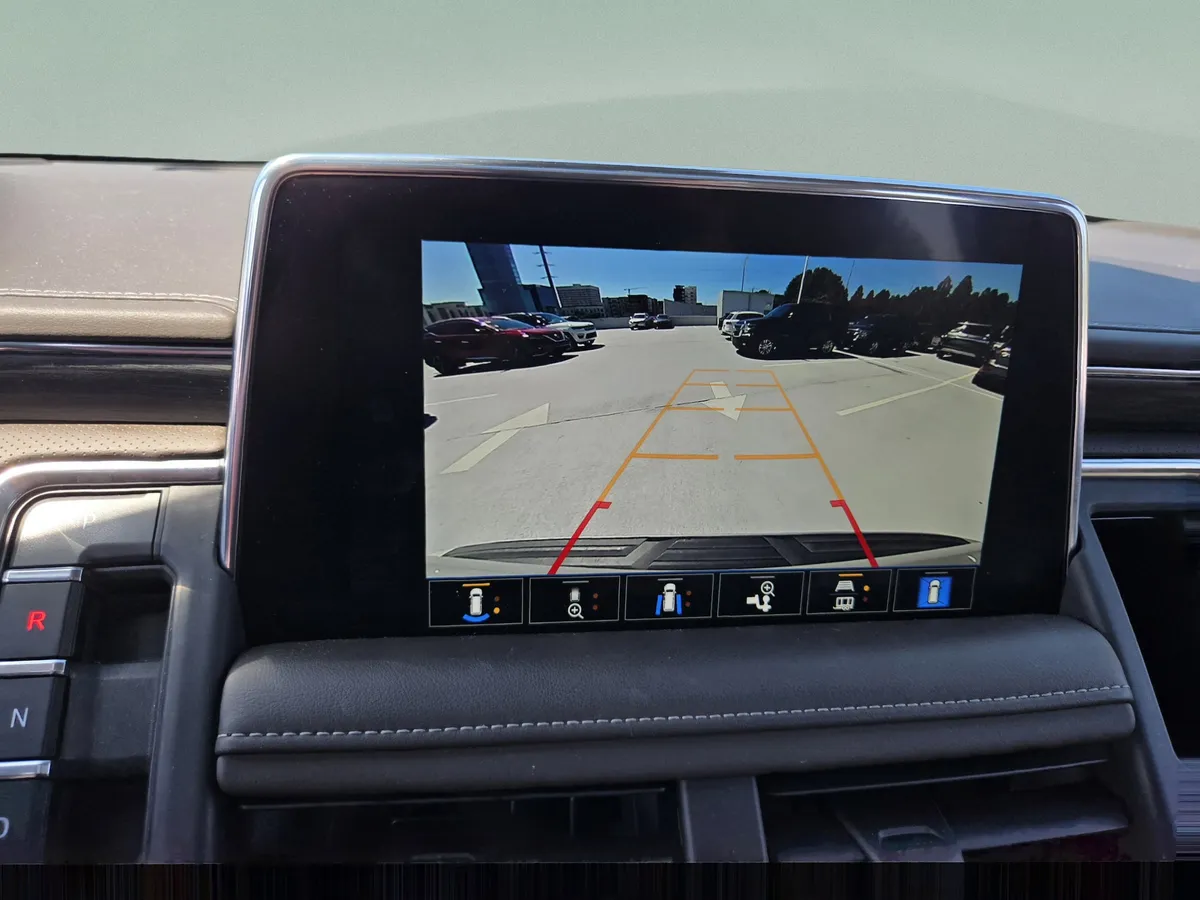 2023 GMC Yukon XL SLT thumbnail 17
