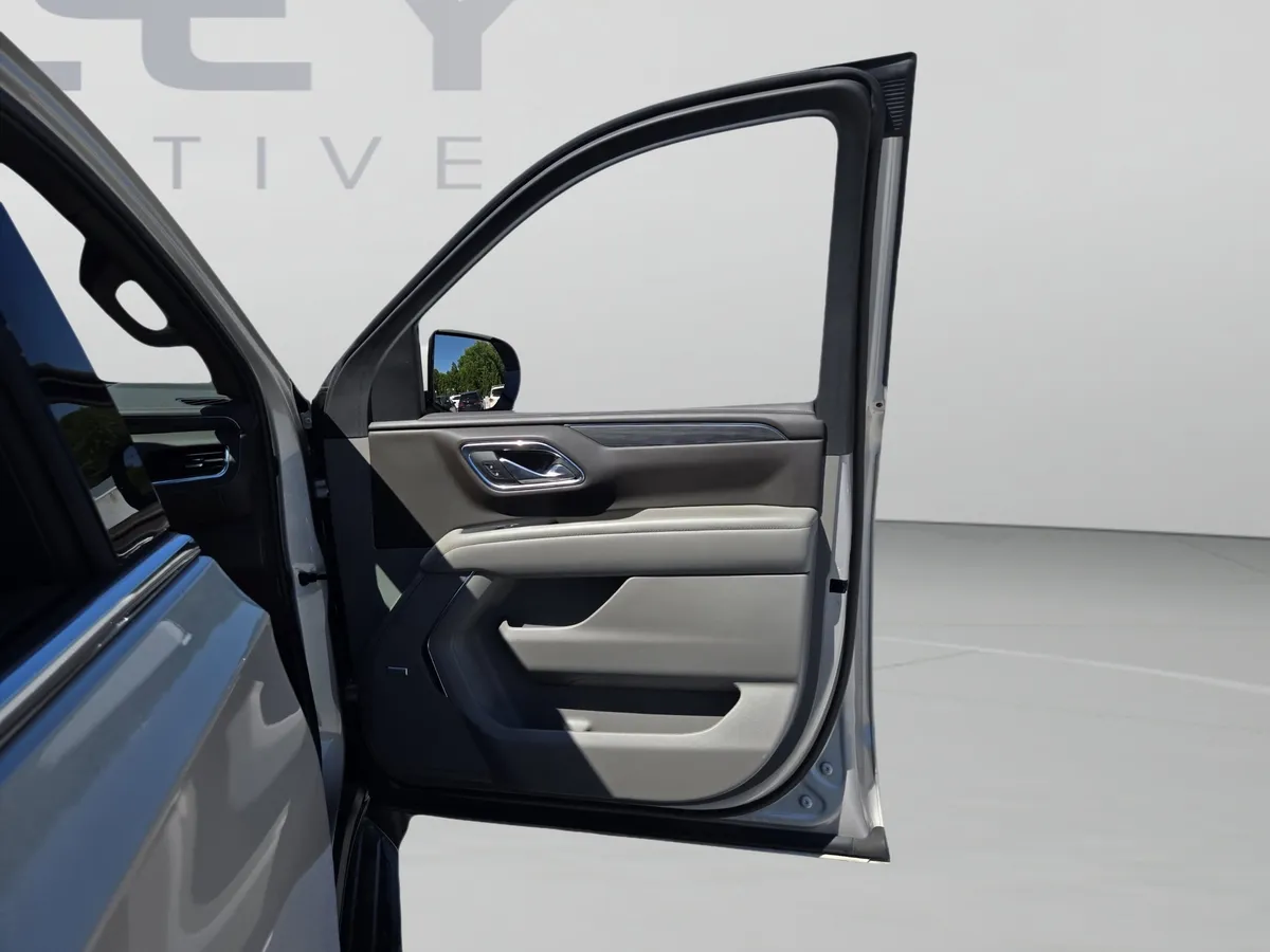 2023 GMC Yukon XL SLT thumbnail 18