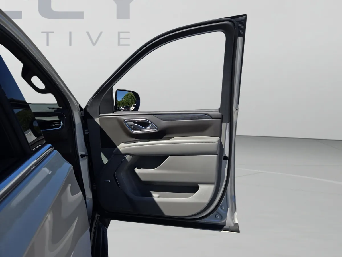 2023 GMC Yukon XL SLT thumbnail 19