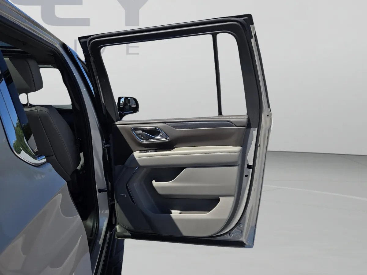 2023 GMC Yukon XL SLT thumbnail 24