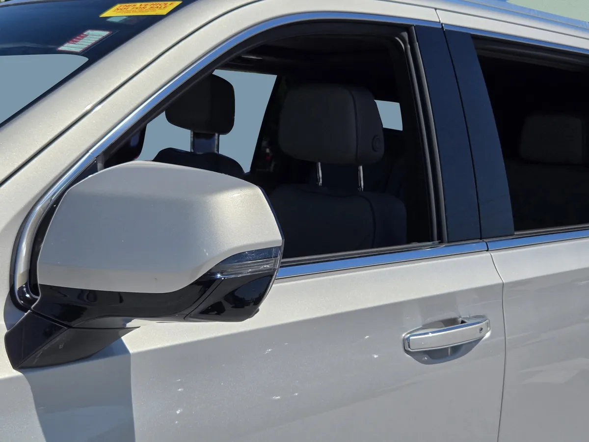 2023 GMC Yukon XL SLT thumbnail 9