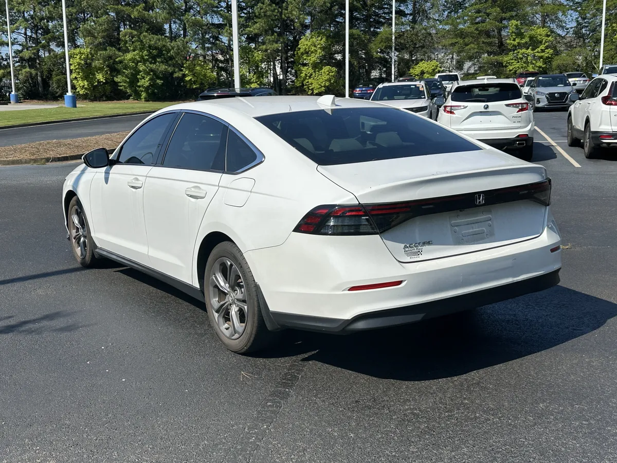 2023 Honda Accord EX CVT thumbnail 10