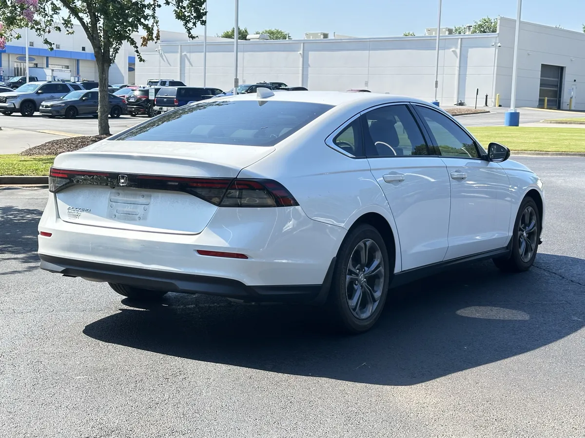 2023 Honda Accord EX CVT thumbnail 12