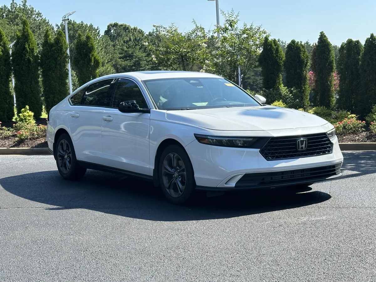 2023 Honda Accord EX CVT thumbnail 2