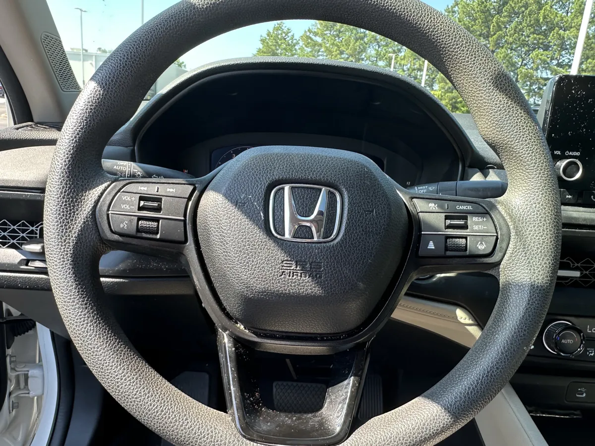 2023 Honda Accord EX CVT thumbnail 6