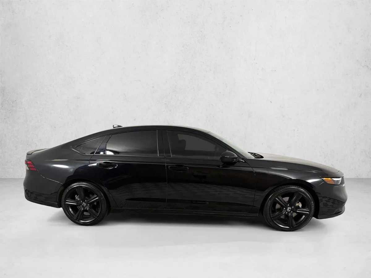 2023 Honda Accord Hybrid Sport-L thumbnail 3