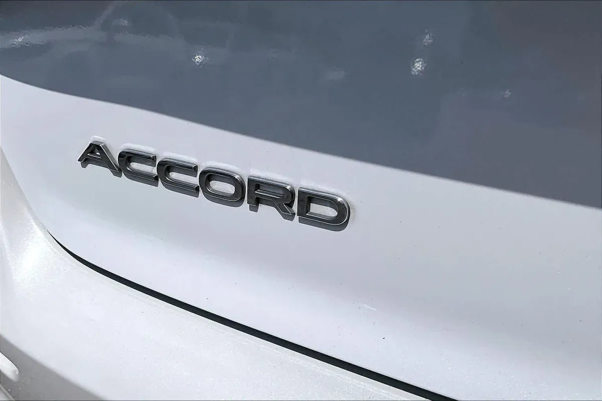 2023 Honda Accord LX thumbnail 10