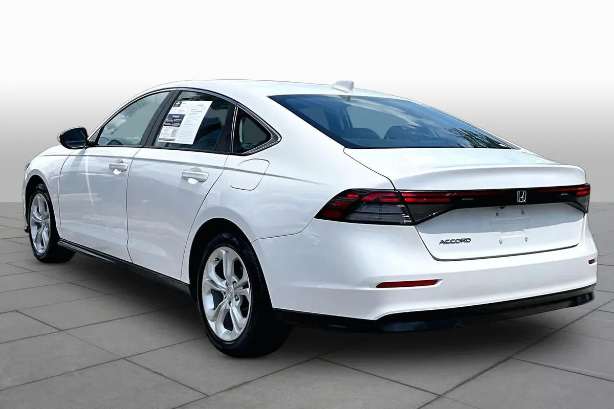 2023 Honda Accord LX thumbnail 12