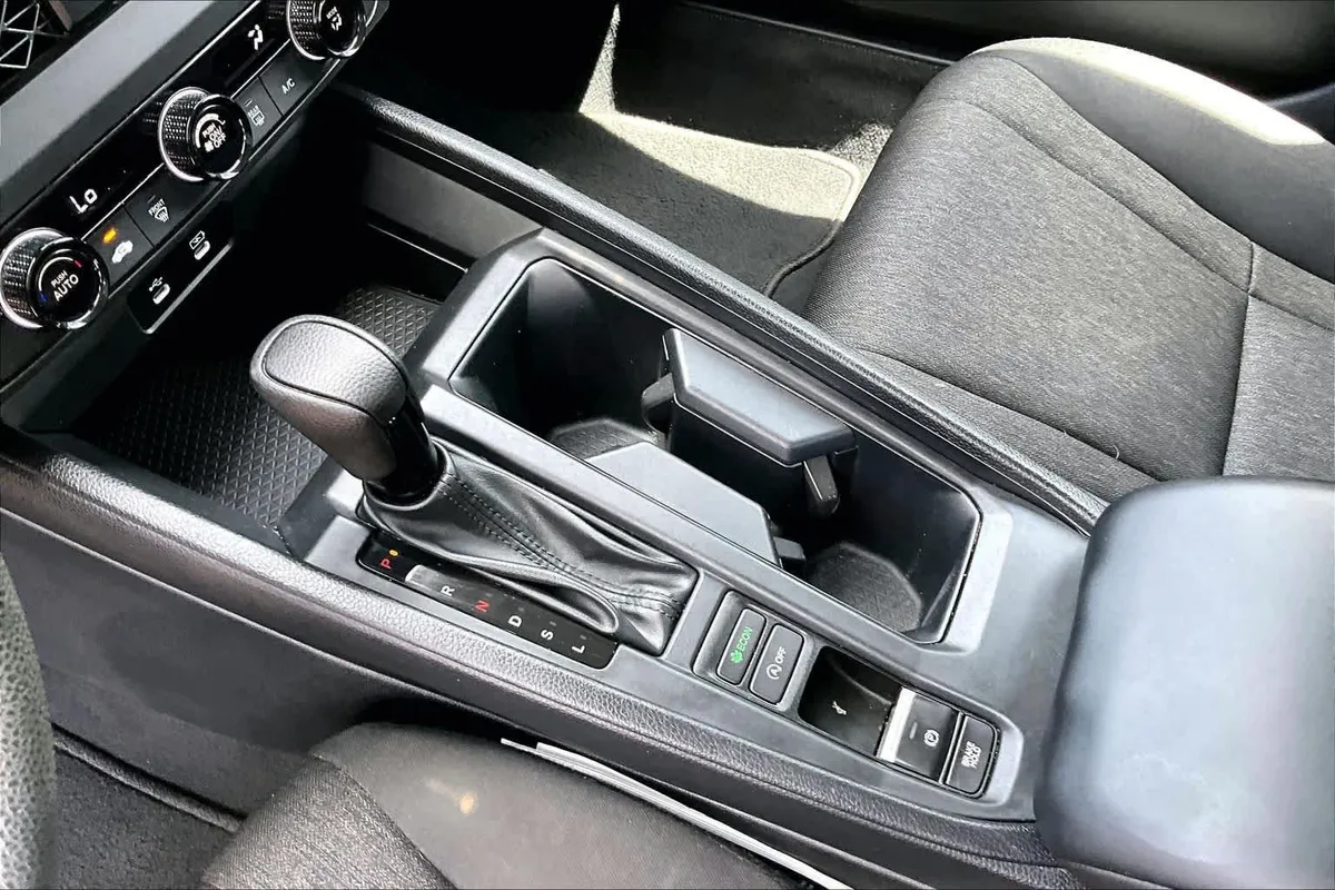 2023 Honda Accord LX thumbnail 16