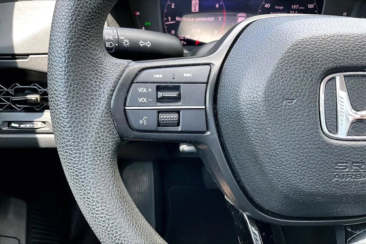 2023 Honda Accord LX thumbnail 21