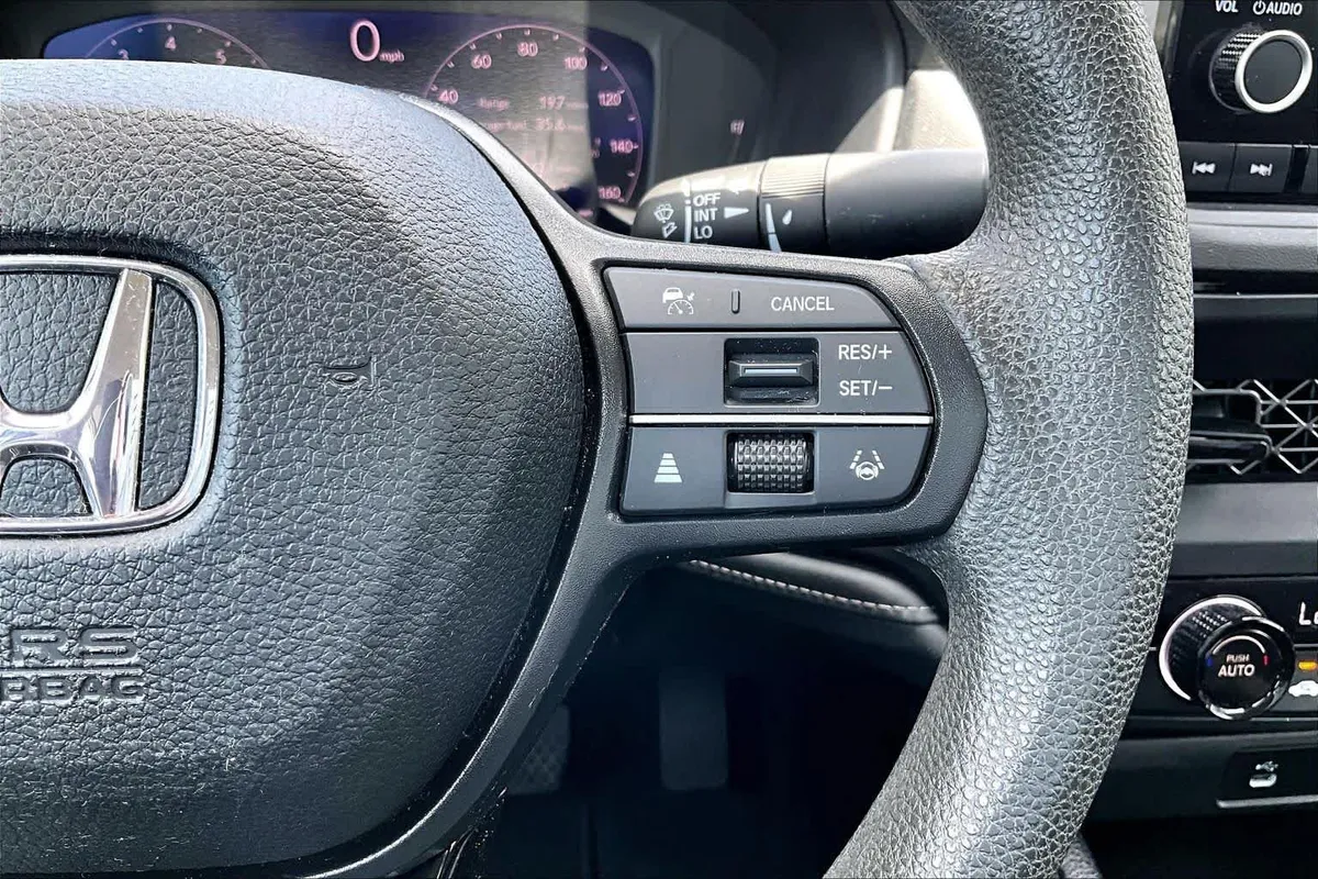 2023 Honda Accord LX thumbnail 22