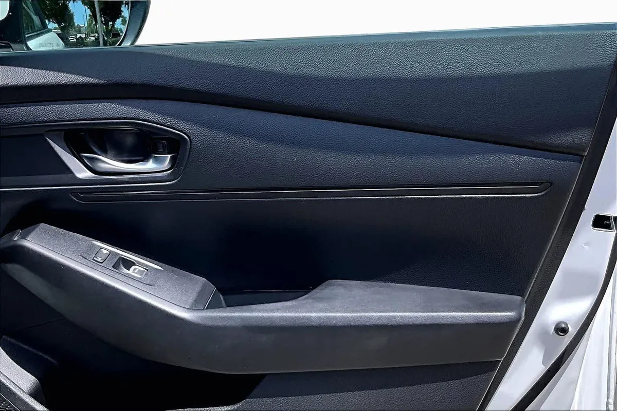 2023 Honda Accord LX thumbnail 26