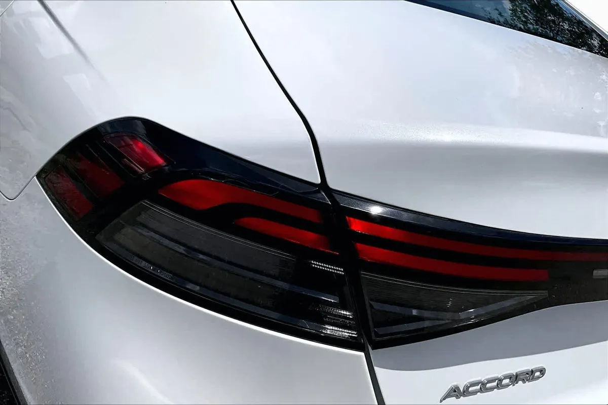 2023 Honda Accord LX thumbnail 28