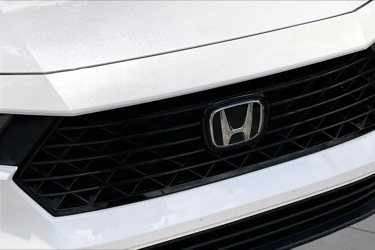 2023 Honda Accord LX thumbnail 29