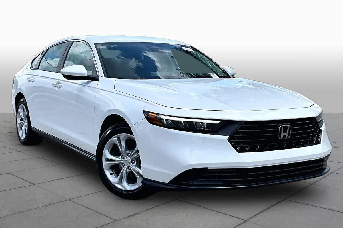 2023 Honda Accord LX thumbnail 3