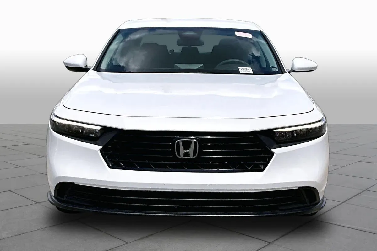 2023 Honda Accord LX thumbnail 4