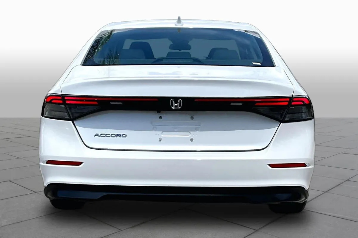 2023 Honda Accord LX thumbnail 5