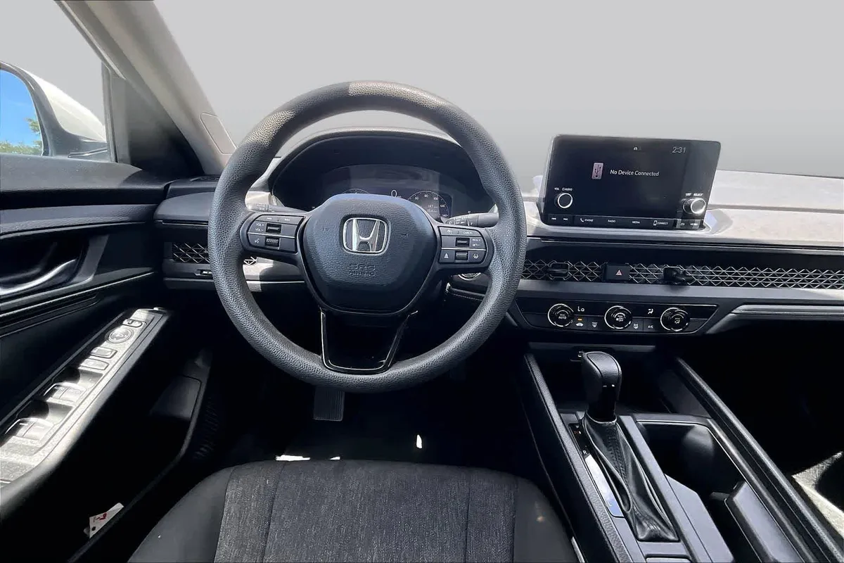 2023 Honda Accord LX thumbnail 6